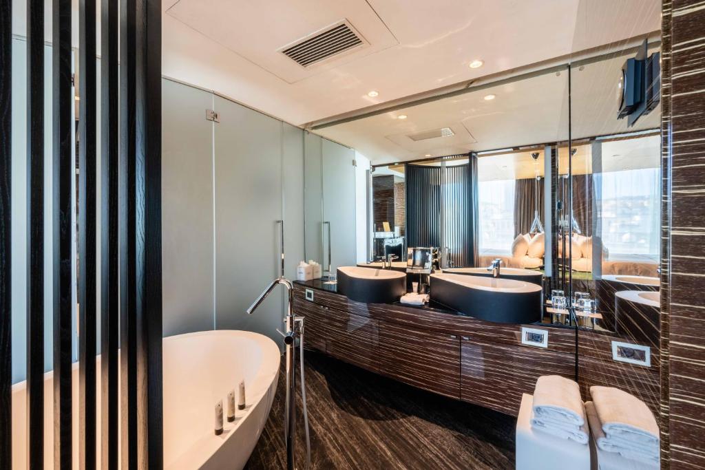 ROMEO Napoli - Resim 6