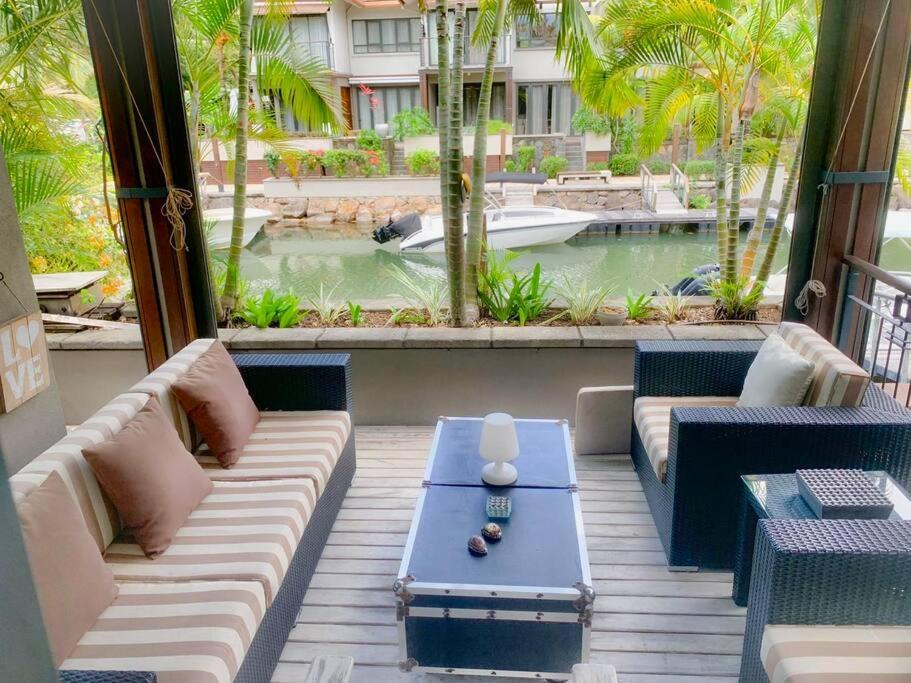 O zonă de relaxare la Rising Sun - Stylish & Comfortable Marina Duplex