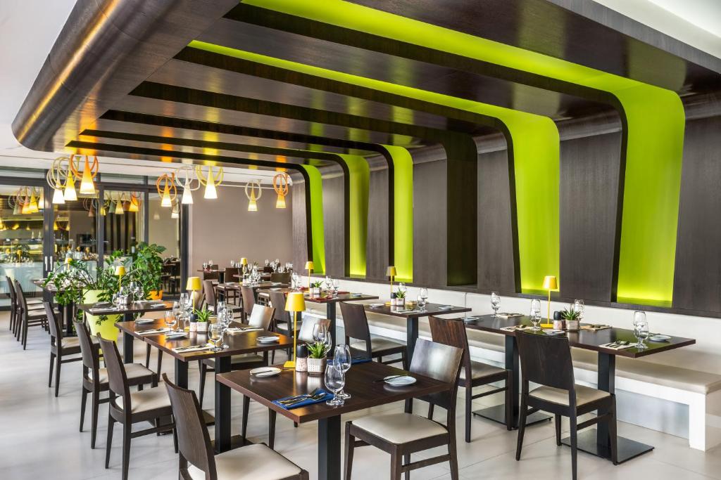 Restauracja lub miejsce do jedzenia w obiekcie Art Hotel Szeged