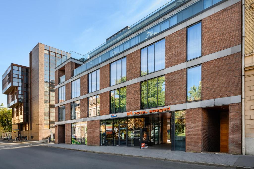 Art Hotel Szeged - Resim 45