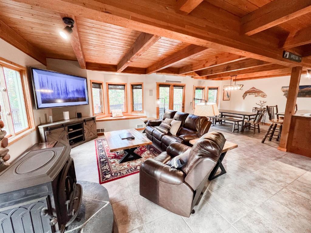 Μια τηλεόραση ή/και κέντρο ψυχαγωγίας στο Alpine Acres