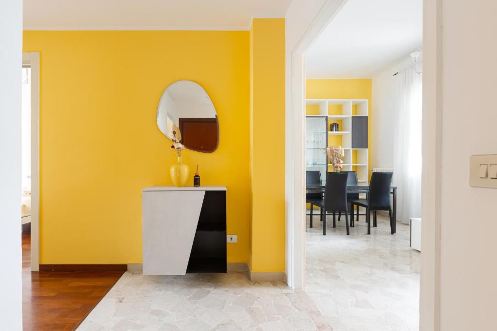 GuestHost - Milano Gambara Balcony Apartment