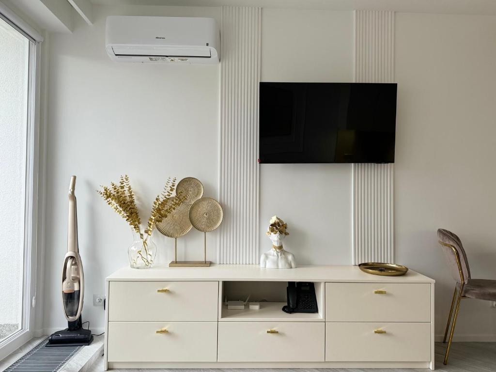 Et tv og/eller underholdning på Apartament 606 - PORTA MARE - z widokiem na morze