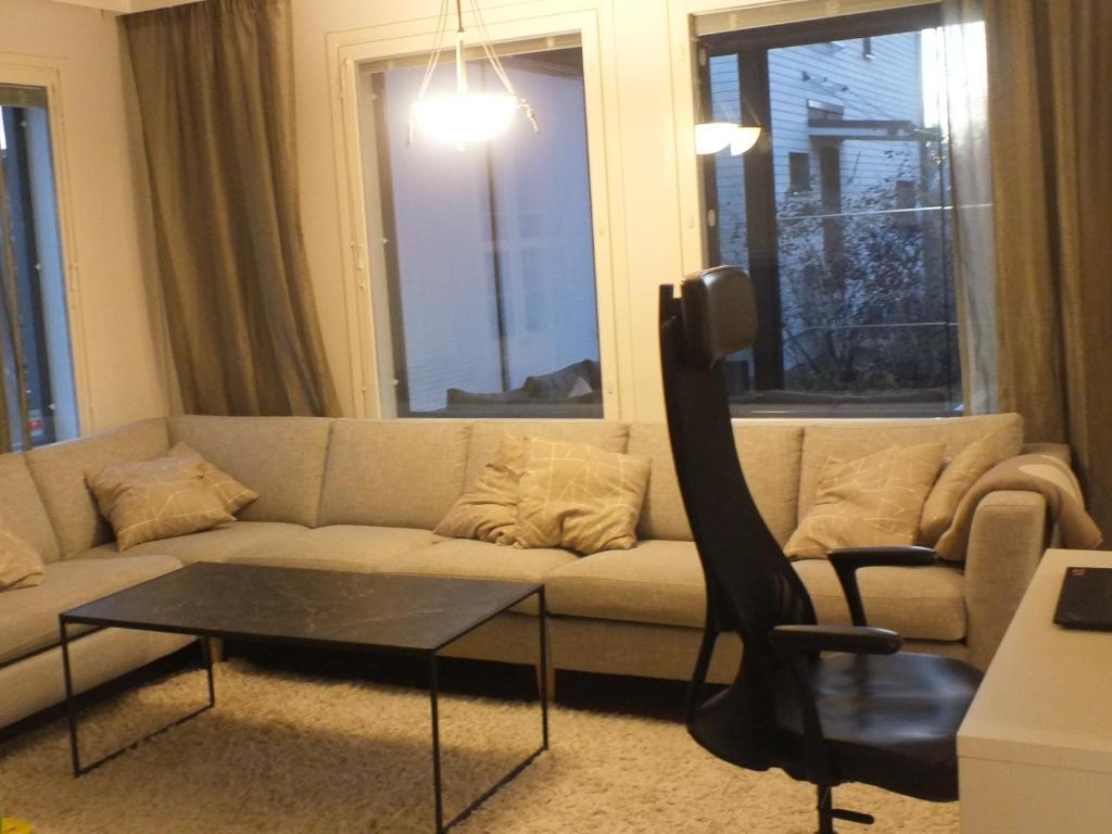 Posezení v ubytování Aurora Vuoriharju Espoo - free Wi-Fi