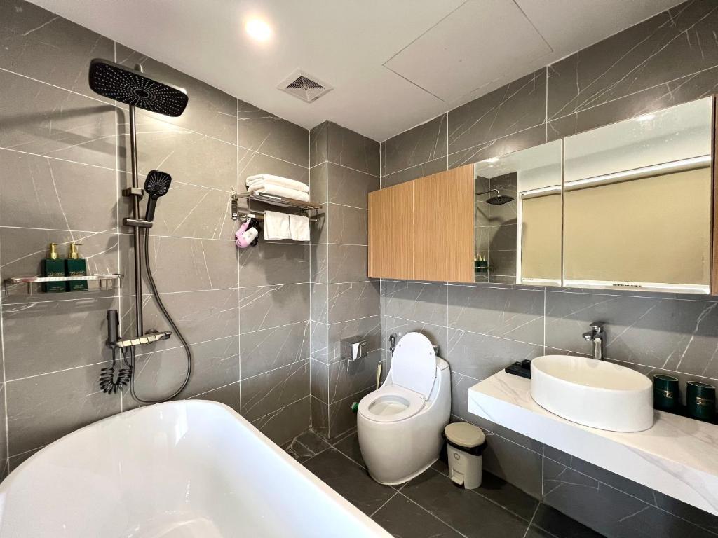 22housing Hotel 20 Linh Lang - Chambre Reine Avec Balcon