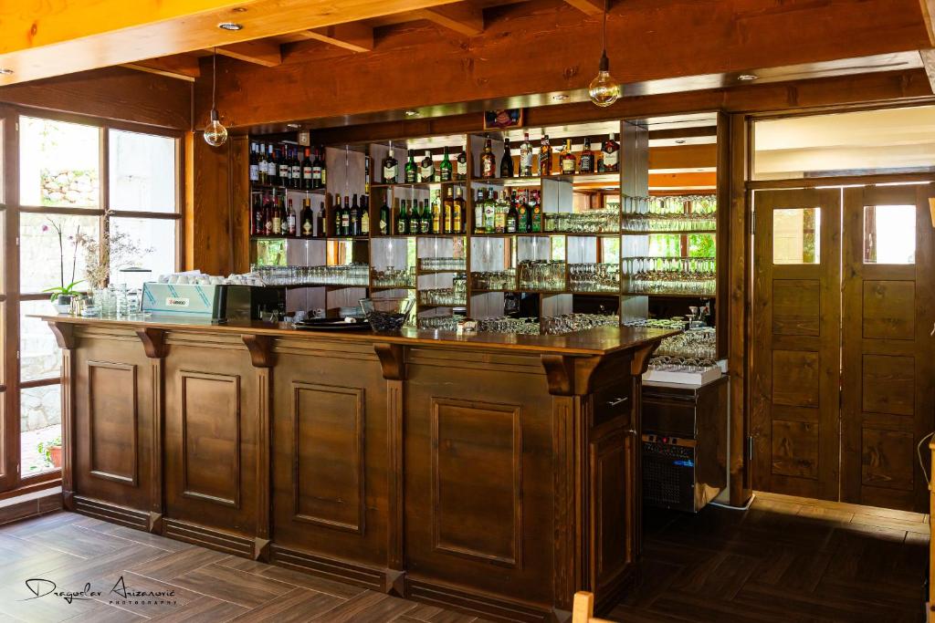 Lounge nebo bar v ubytování Restoran Lisine - Resavska pećina