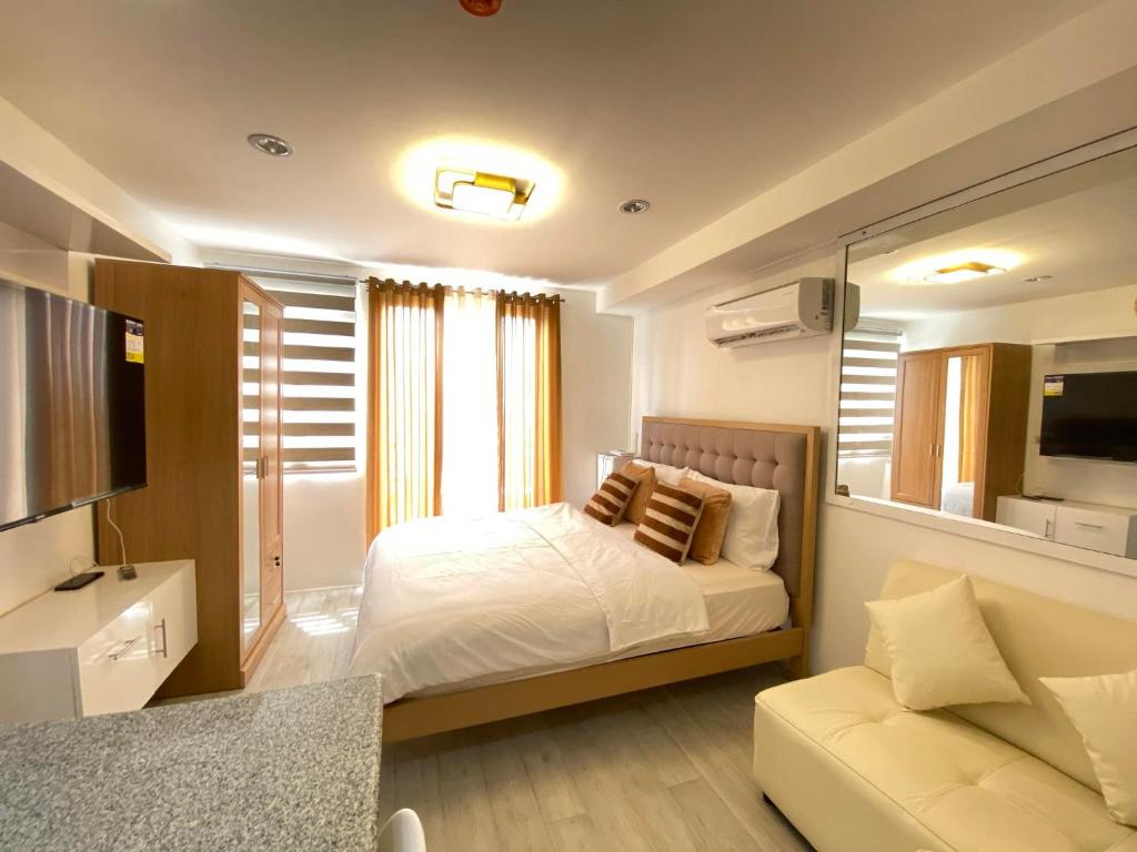 TV a/nebo společenská místnost v ubytování Cityscape Grand Tower Cebu