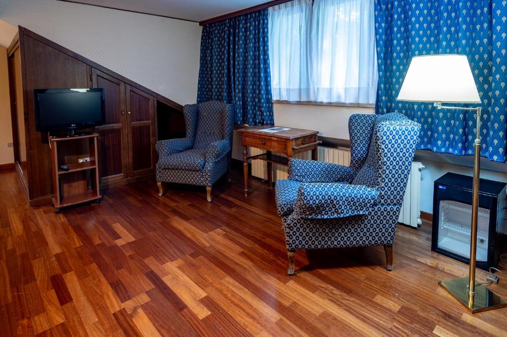 TV a/nebo společenská místnost v ubytování Hotel Corona & Spa