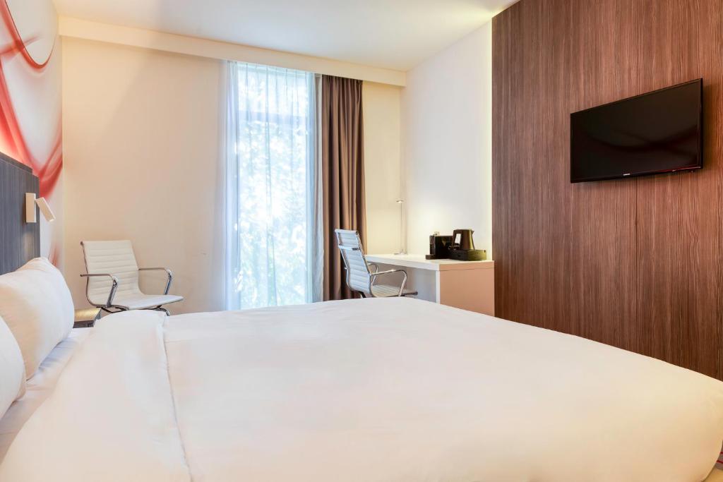 TV a/nebo společenská místnost v ubytování B&B HOTEL Mons Centre