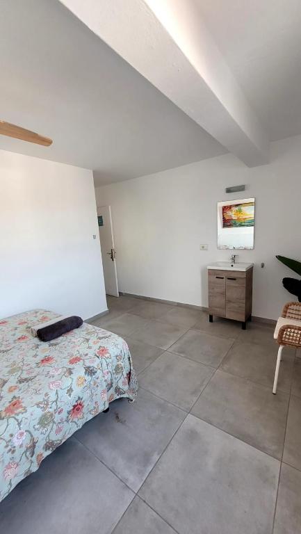 Cisne By Nest Hostel - Deluxe Double Room With Balcony