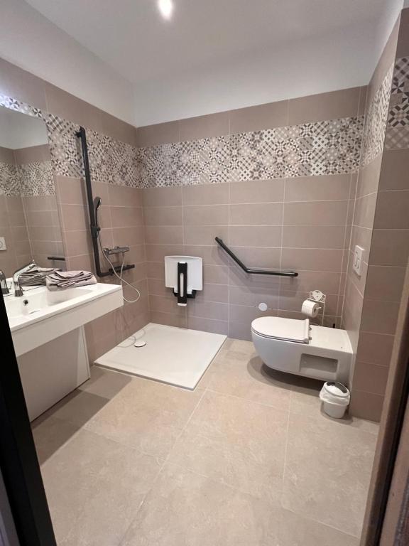 HDG Hôtel Gare de L'Isle Adam Appart's Hotel - 一室公寓 - 带特大号床