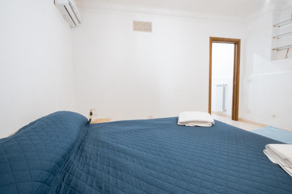 A bed or beds in a room at A 31 Passi dal Mare