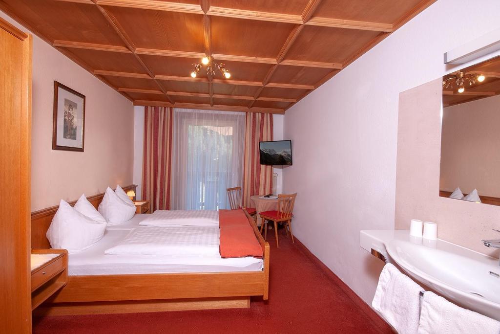 Postel nebo postele na pokoji v ubytování Gasthof Riederhof