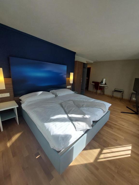 Postel nebo postele na pokoji v ubytování Hotel Post Glarnerhof
