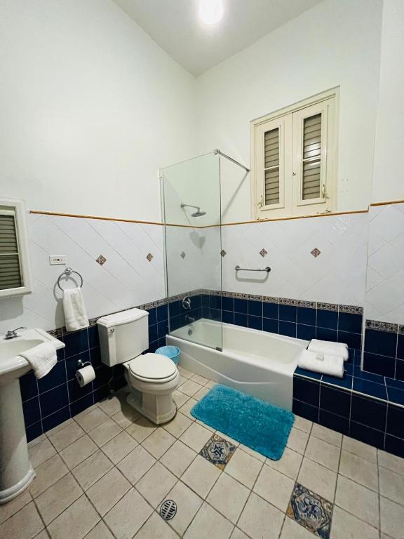Koupelna v ubytování Hotel Libertad