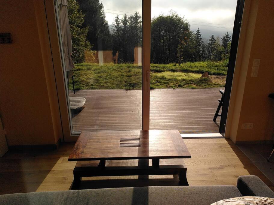 Patio nebo venkovní prostory v ubytování La chouette dort le gîte du retour à la source