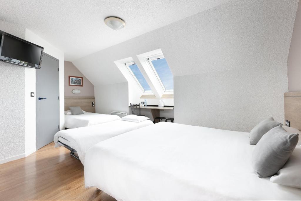 Postel nebo postele na pokoji v ubytování Brit Hotel Iroise Brest