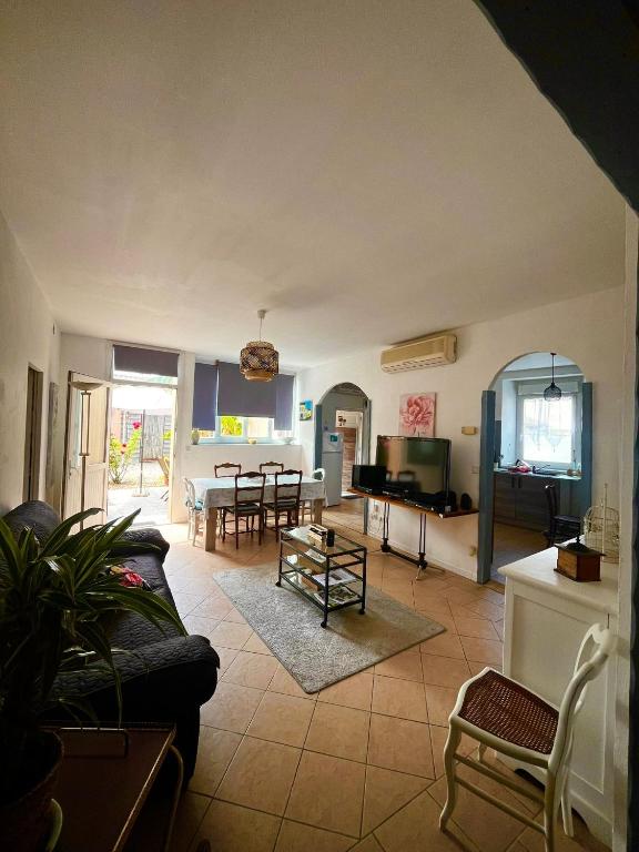 Posedenie v ubytovaní Meublé 3 étoiles dans un petit village du Gers