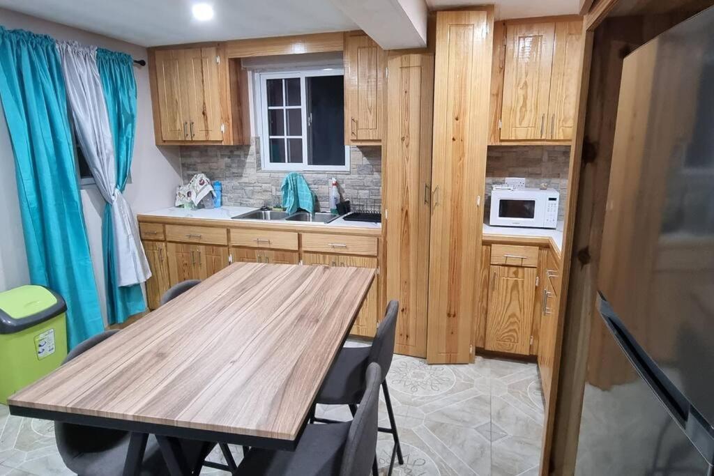 Kuchyň nebo kuchyňský kout v ubytování Olivia's Island Serenity Apt1