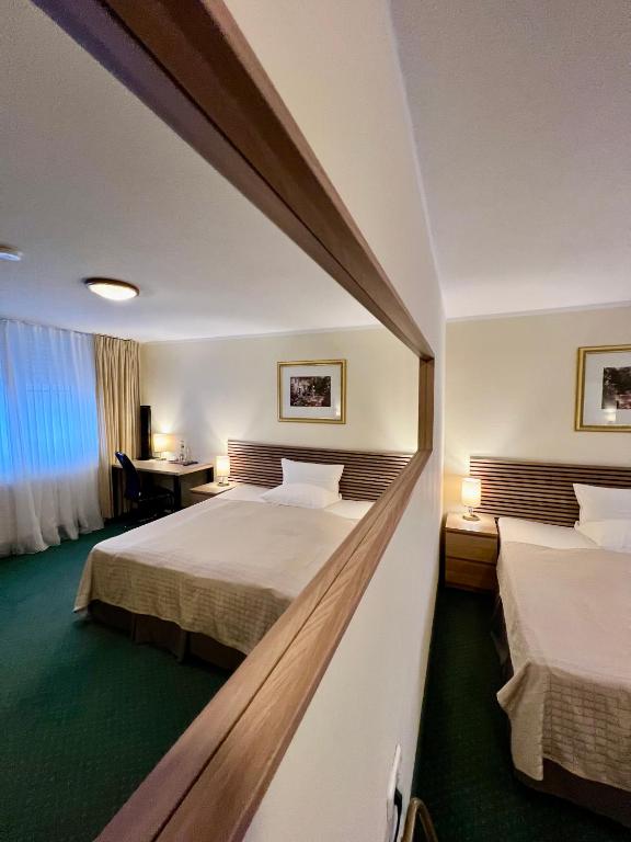 Postel nebo postele na pokoji v ubytování Hotel Residenz Stockstadt
