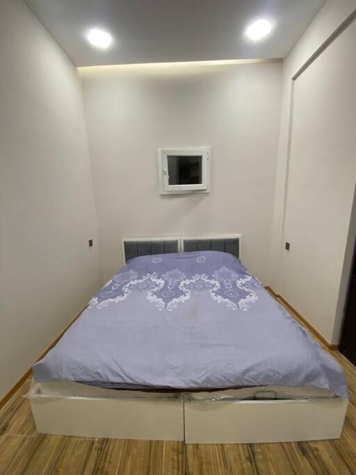 Postel nebo postele na pokoji v ubytování SUPER LOCATION Low-cost flat