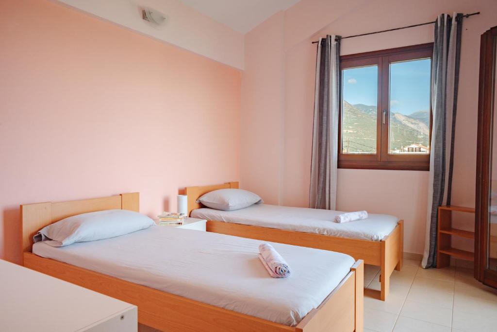 Posteľ alebo postele v izbe v ubytovaní Nafpaktos Shingle Villa
