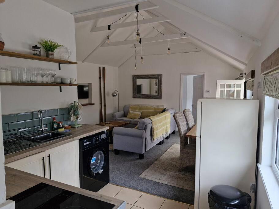 Nhà bếp/bếp nhỏ tại Trenant Cottage