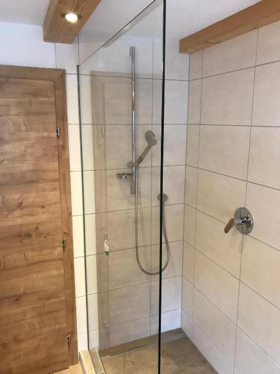 A bathroom at Haus Steissbach