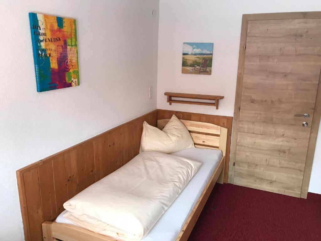 A bed or beds in a room at Haus Steissbach
