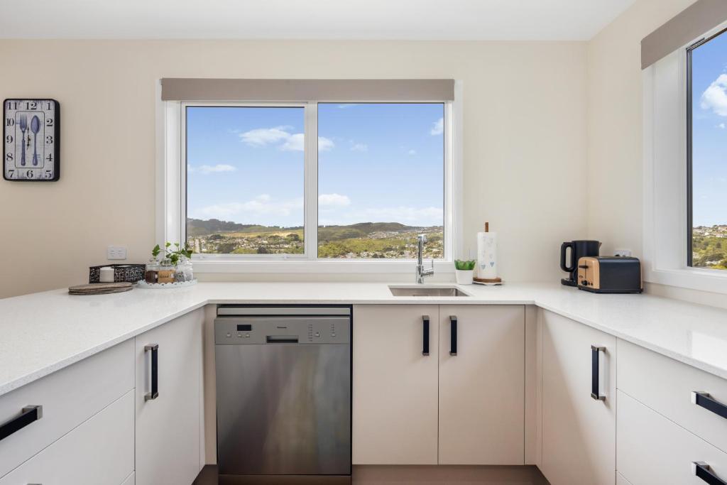 Stunning view, privacy, close to ferry & brand-new