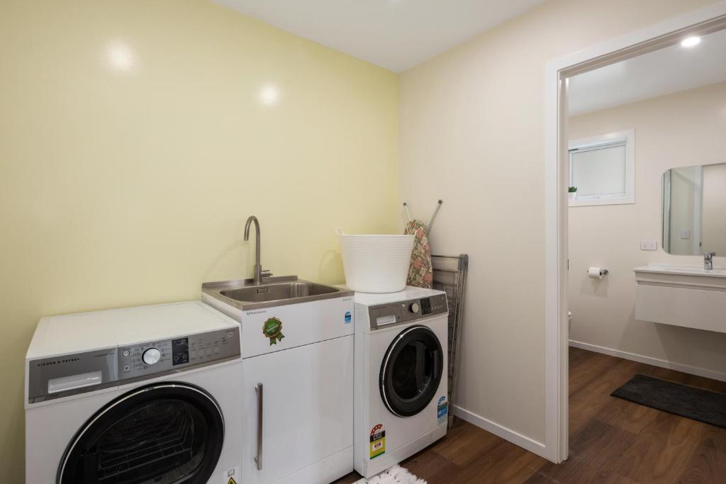 Stunning view, privacy, close to ferry & brand-new - Resim 38