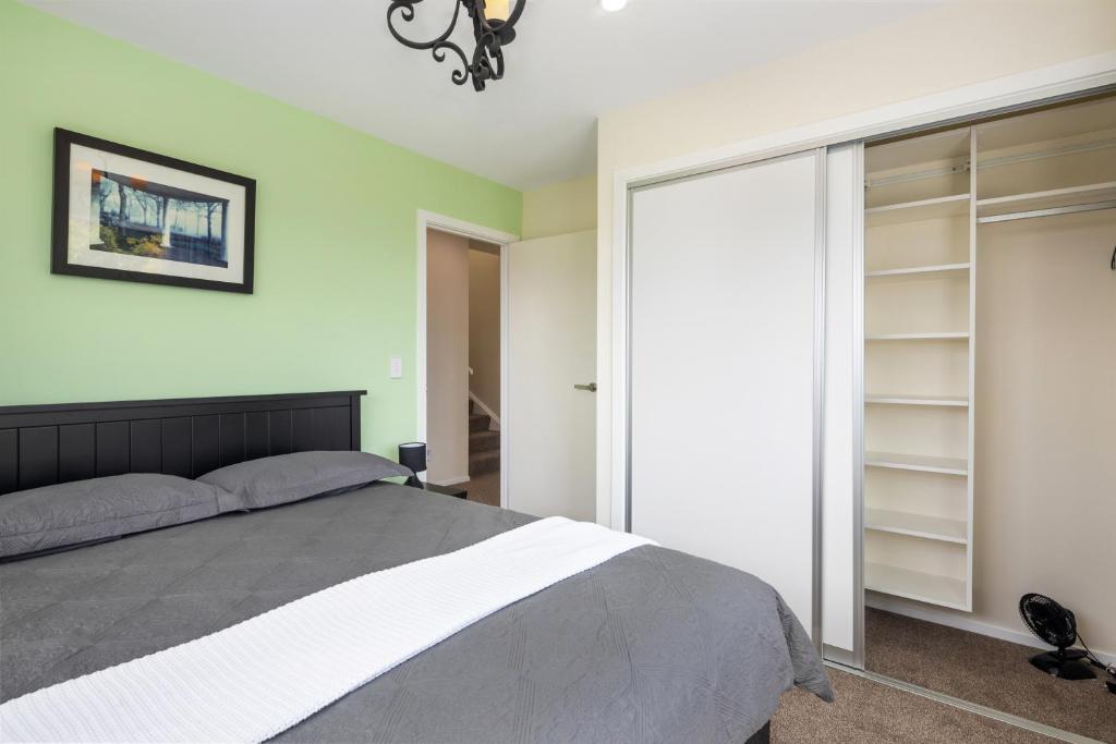 Stunning view, privacy, close to ferry & brand-new - Resim 37