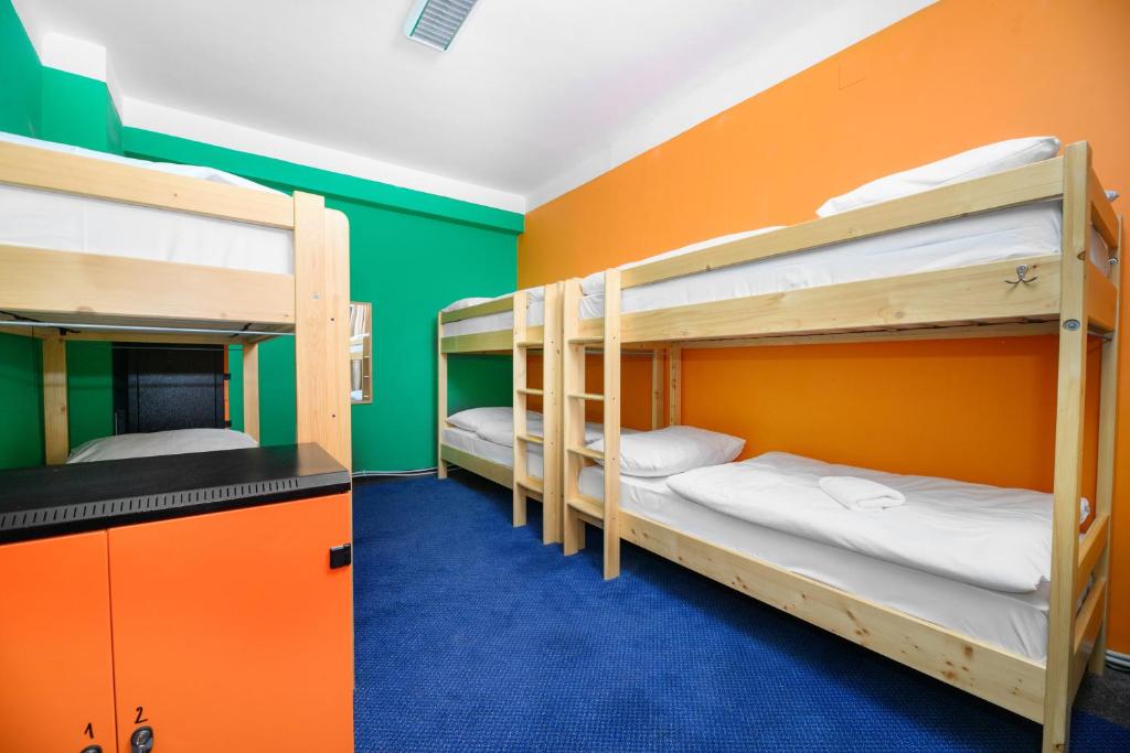 Postel nebo postele na pokoji v ubytování Benedikt City Center Hostel