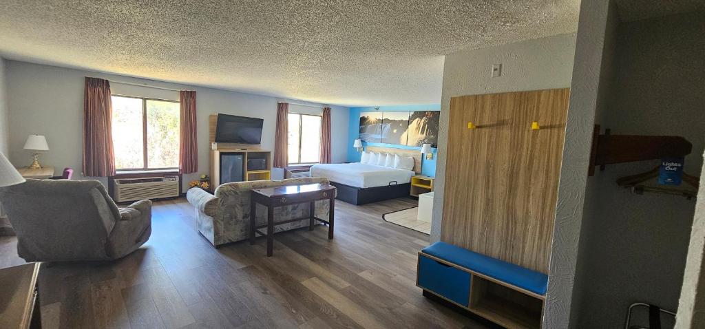 Days Inn by Wyndham Ozark Springfield - Suite Met Kingsize Bed - Niet-roken
