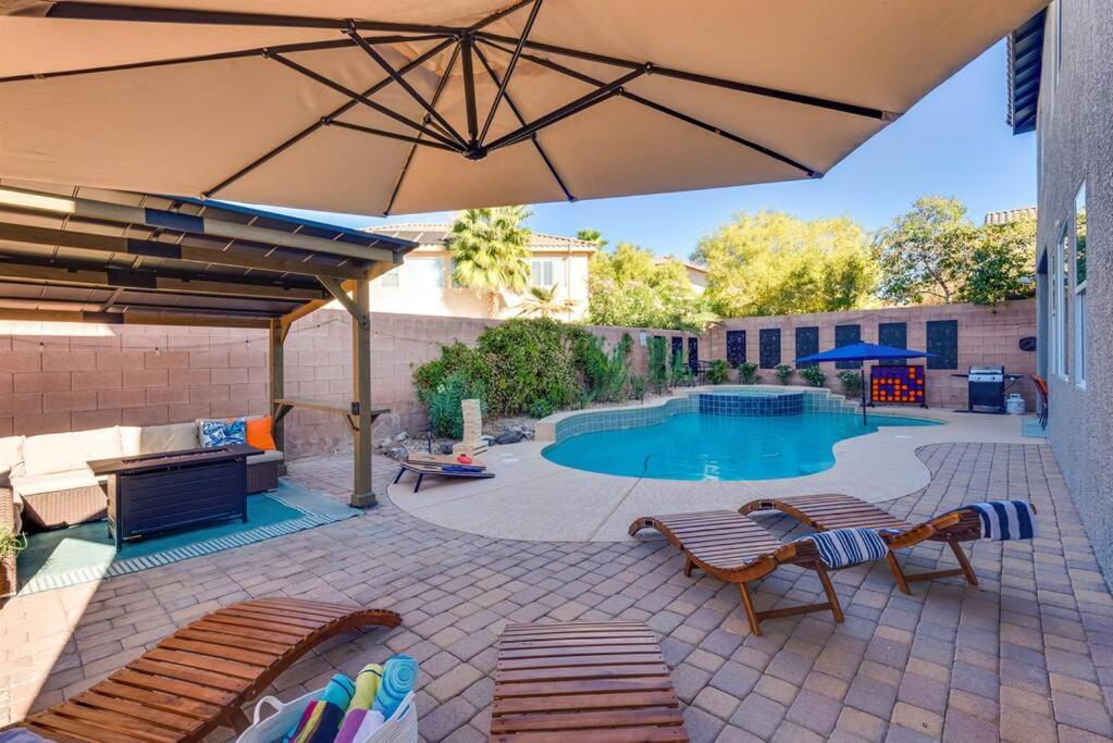 Swimmingpoolen hos eller tæt på Carolina Blue Luxurious NV Retreat