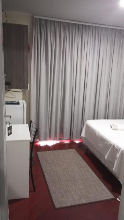 Postel nebo postele na pokoji v ubytování Rocha's Hotel