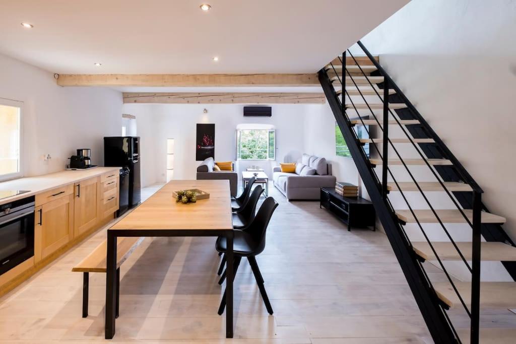 Kuchyň nebo kuchyňský kout v ubytování DUPLEX apartment centre Céret terrace with view