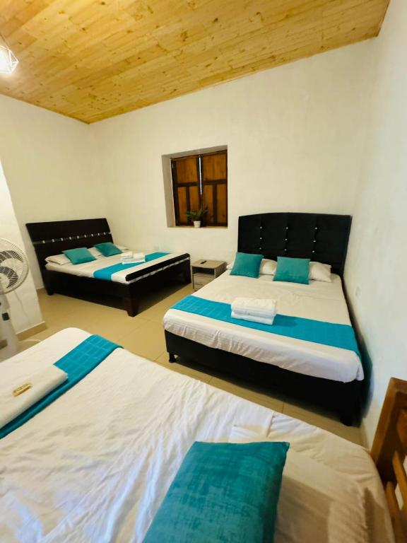 Postel nebo postele na pokoji v ubytování Hotel Alcázar Real