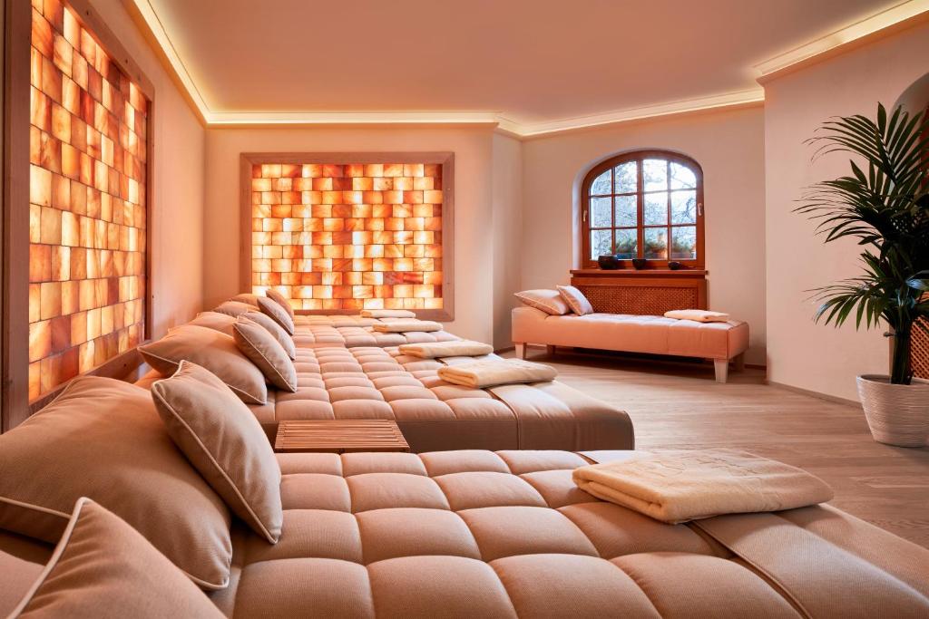 A seating area at Relais & Châteaux Hotel Tennerhof