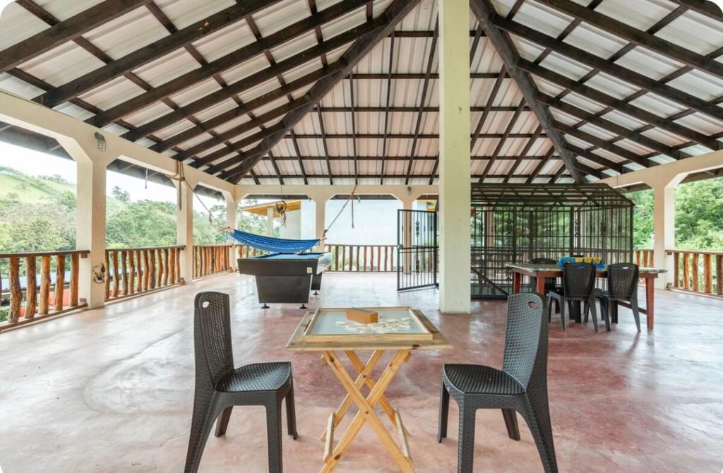 Restaurace v ubytování Cabaña Don Tobo Jarabacoa RD