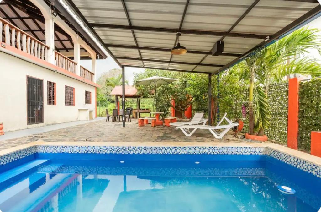 Bazén v ubytování Cabaña Don Tobo Jarabacoa RD nebo v jeho okolí