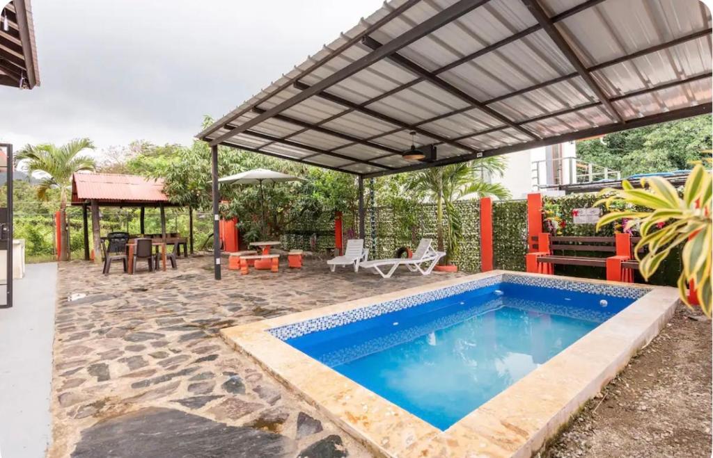 Bazén v ubytování Cabaña Don Tobo Jarabacoa RD nebo v jeho okolí
