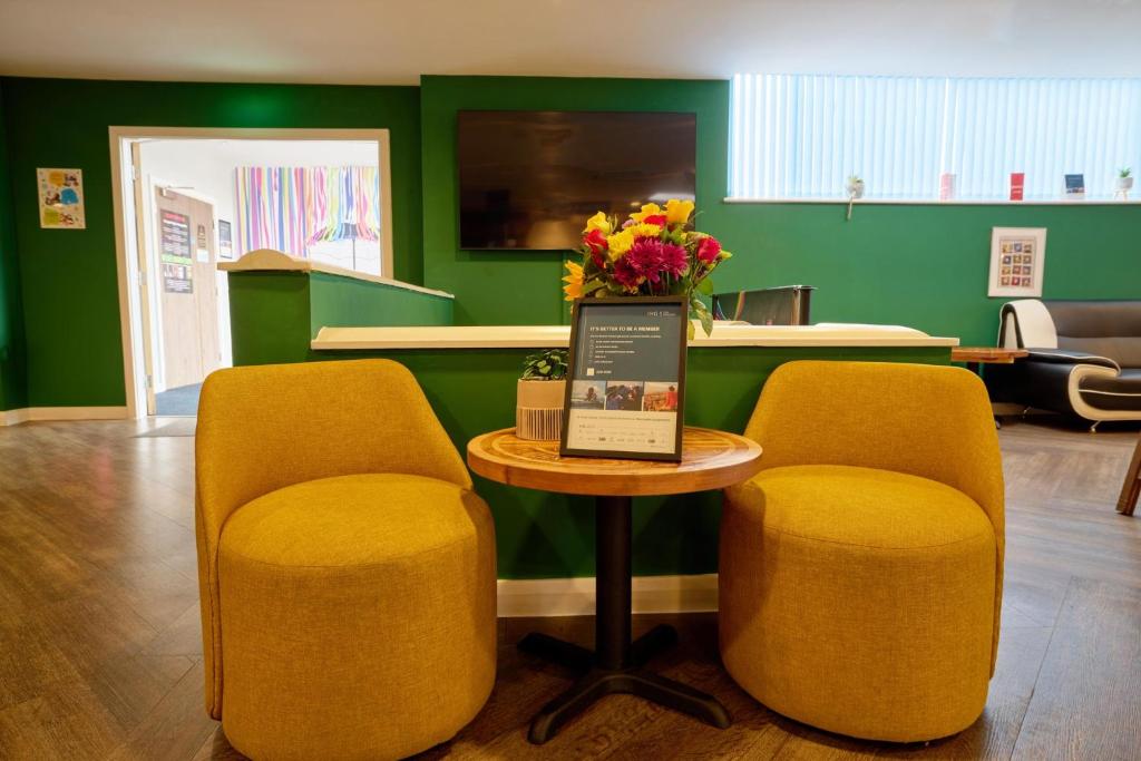 Posezení v ubytování Holiday Inn - the niu, Loom Manchester North by IHG