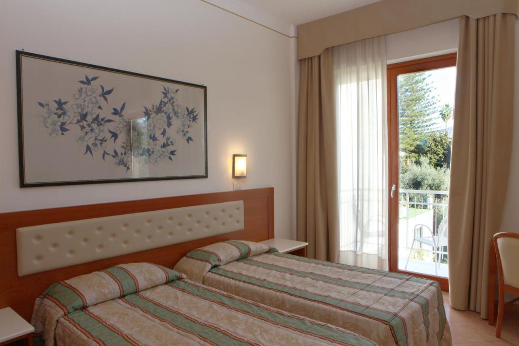 Postel nebo postele na pokoji v ubytování Hotel Caravel