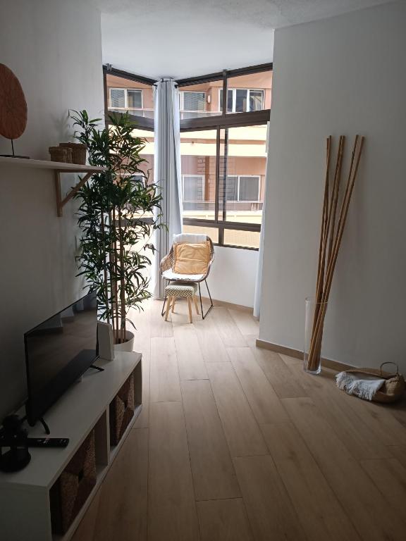 TV a/nebo společenská místnost v ubytování YourCanterasBeachApartment