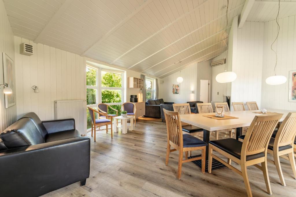 a living room with a table and chairs at Strandblick - Dorf 1 Ferienhaus 05 in Priwall