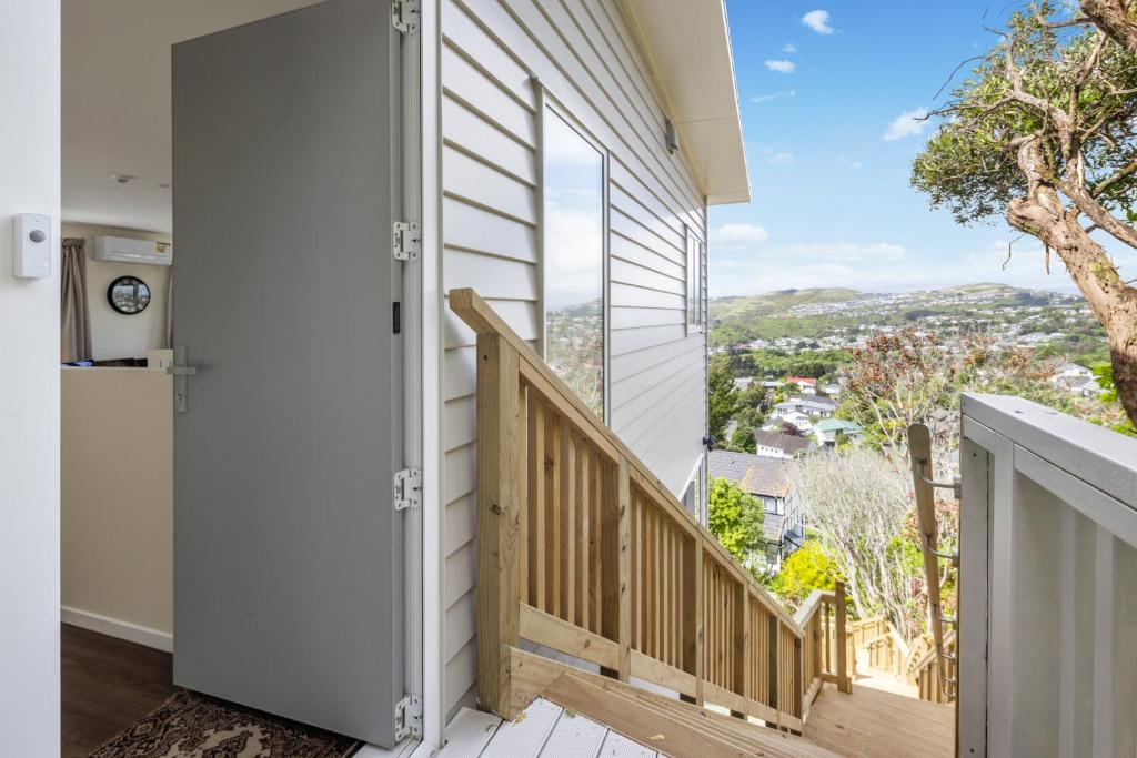 Stunning view, privacy, close to ferry & brand-new - Resim 12