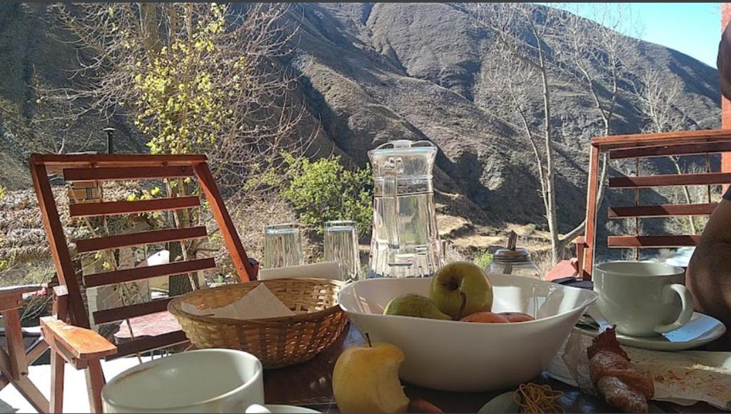 POSADITA LOS ALAMOS Alojamiento de montaña estamos en San Isidro a 8km pasando Iruya lea atentamente