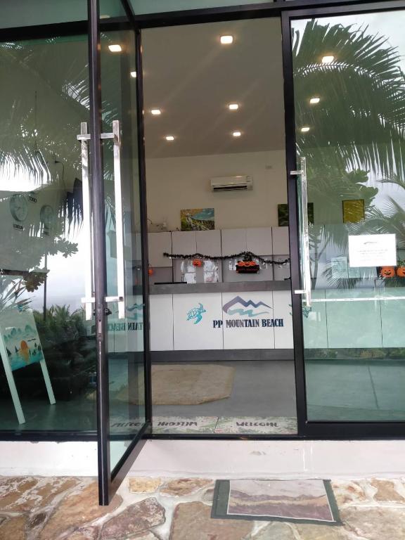 Foto da galeria de Phi Phi Mountain Beach Resort SHA Certified em Phi Phi Don