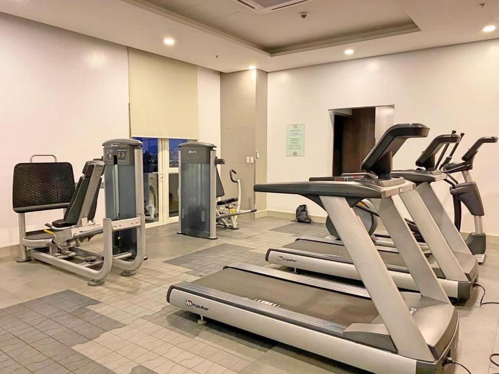 Fitness centrum a/nebo fitness zařízení v ubytování Zykes Condo at Saint Dominique